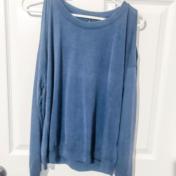 Cut-out Shoulder Sweater - Picture 2 of 6